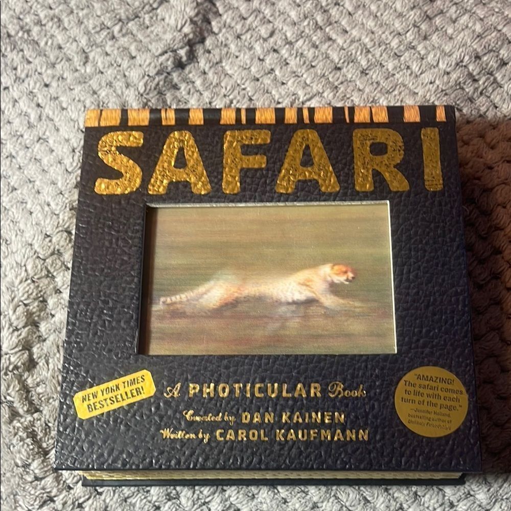 Safari a photicular  book created by Dan Canaan